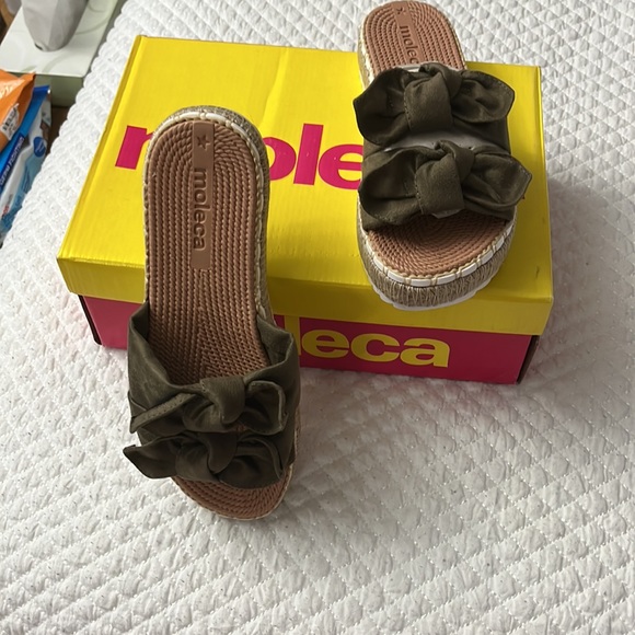 New. - Picture 2 of 2